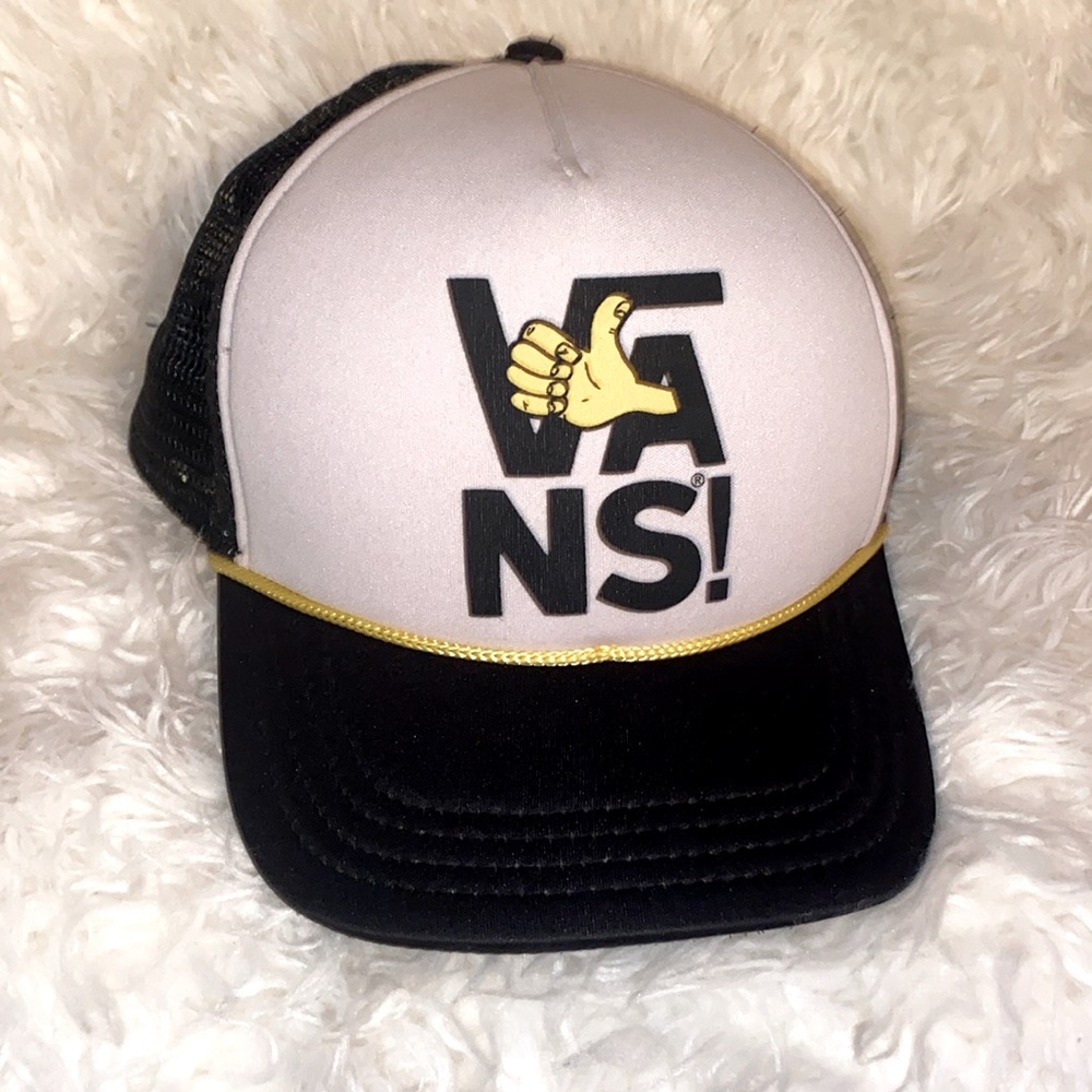 VINTAGE VANS BLACK AND WHITE TRUCKER HAT